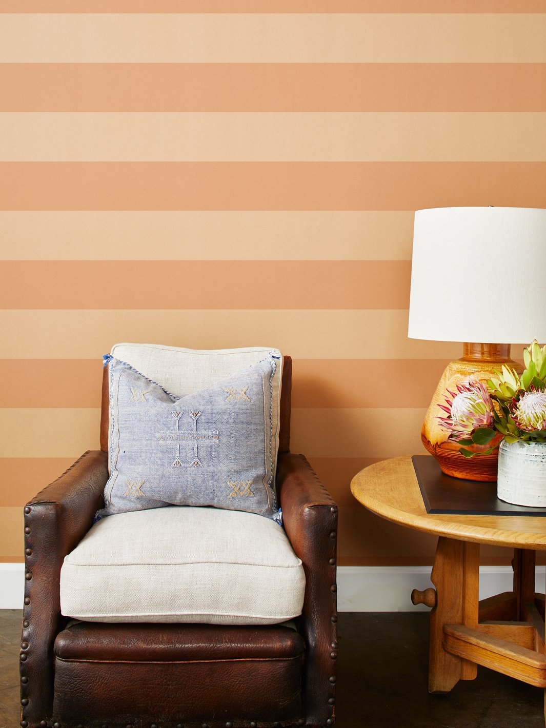 'Wide Stripe' Kraft' Wallpaper by Wallshoppe - Blush